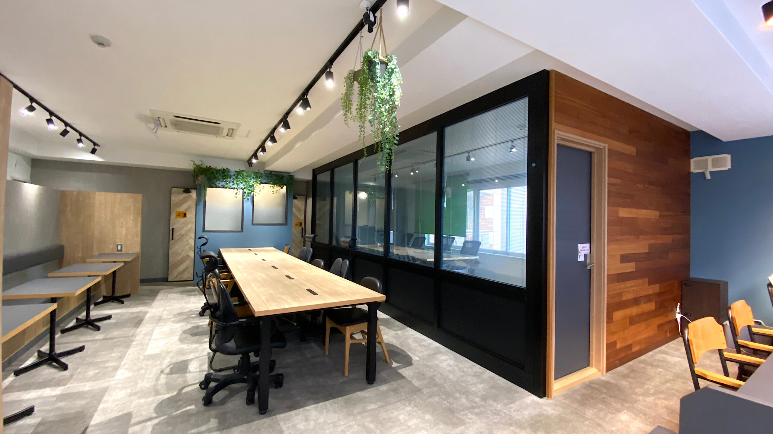 コワーキングスペース内観